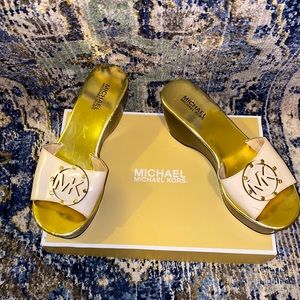 Michael Kors 7M slide wedges